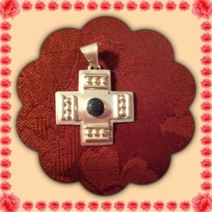 🔴🔴SOLD🔴🔴Cross Pendant