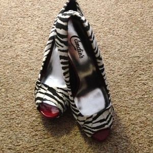 Reserved:-)🌹Zebra heels🌹