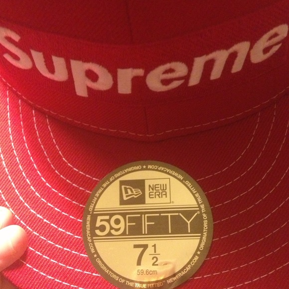 New Era red "Supreme" hat - Picture 2 of 2