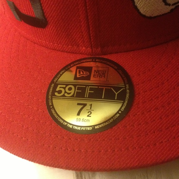 New Era red "Supreme" hat - Picture 2 of 3