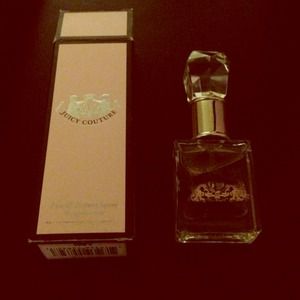 🚫Sold🚫Juicy couture (no trade) and price is firm