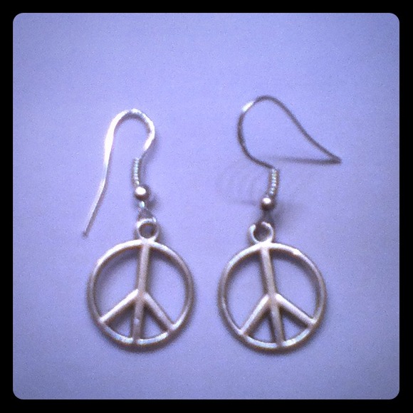 Jewelry - 🌟 $3 Sale 🌟 Peace Sign Earrings NEW