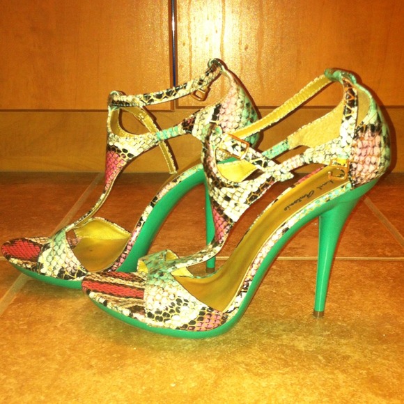 ♦RESERVED♦Michael Antonio snake print heels