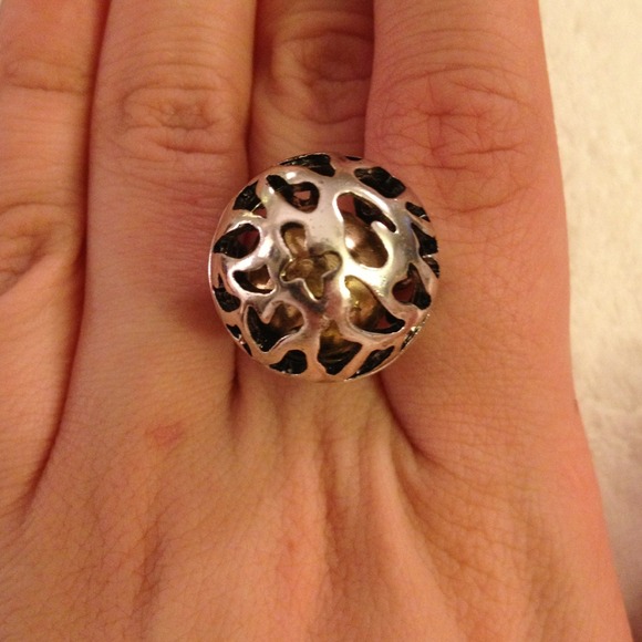 🌠🌠Silver and gold ball in globe ring