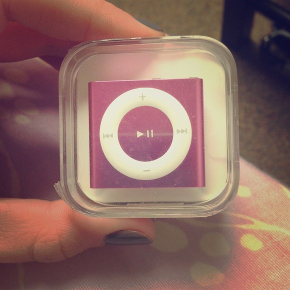 ❌SOLD❌Brand new iPod shuffle! - Picture 1 of 3