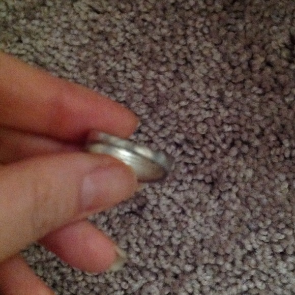 Ring - Picture 3 of 4