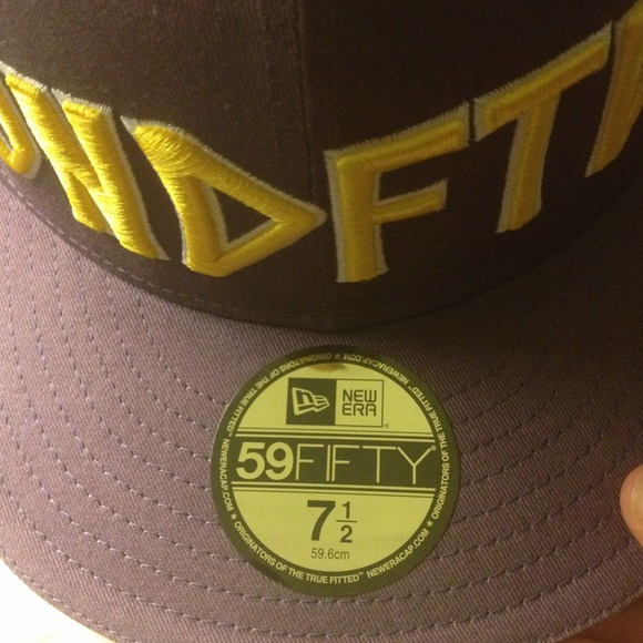 New Era hat - Picture 2 of 3