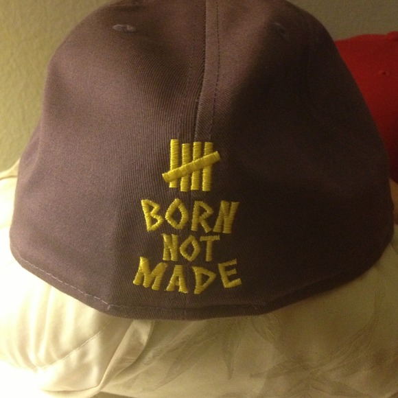 New Era hat - Picture 3 of 3