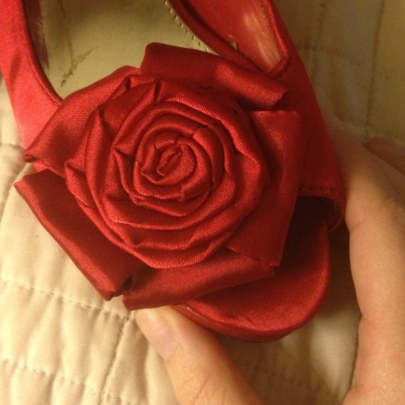 💥REDUCED💥 Red Satin Heels - Picture 2 of 2