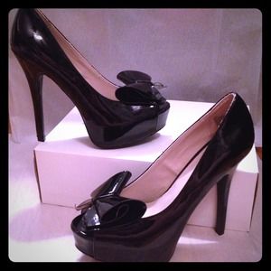 LAST PAIR!!! Black Bow platform pumps