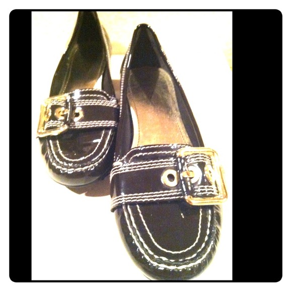 Brown patent leather flats 👡