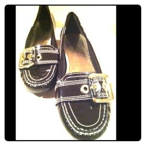 Brown patent leather flats 👡