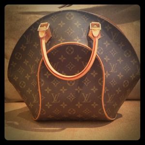 *RESERVED for lsayoung* LV Monogram Ellipse