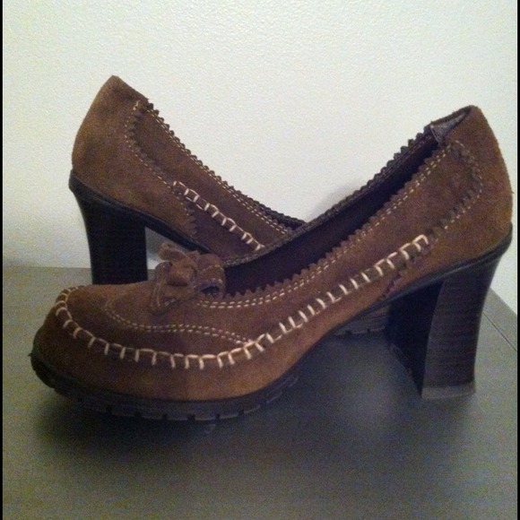 Moccasin Style Heels - Picture 2 of 4