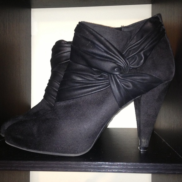 Black Fioni booties