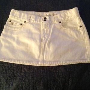 A&F. White skirt 6.