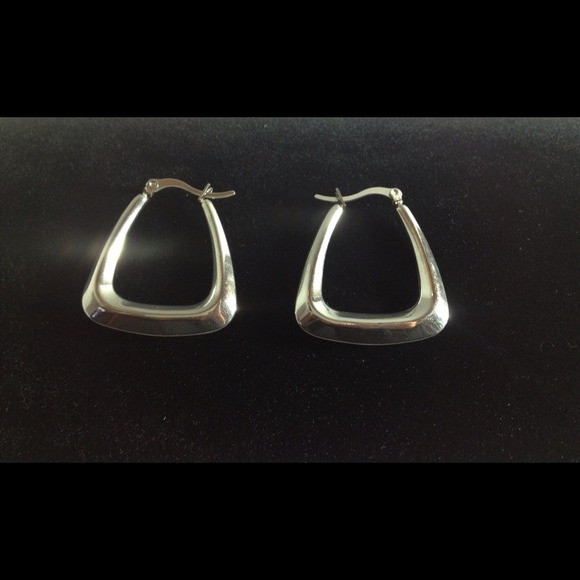 Stainless steel square earrings w/saddleback clasp - Picture 2 of 2