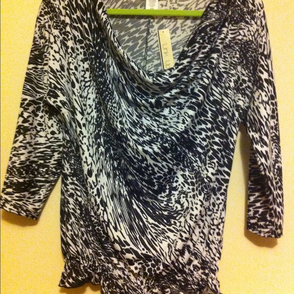 NWT Animal print scoop neck top