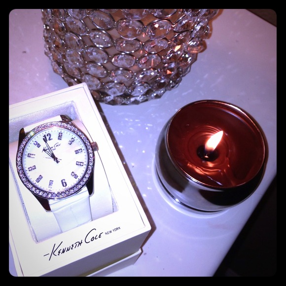 Kenneth Cole: brand NEW genuine leather watch ⌚