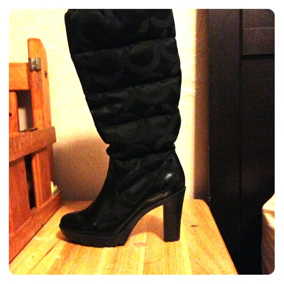 Pre- loved coach boots. In very good condition.