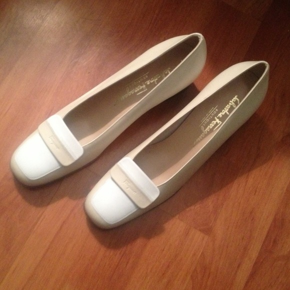 Ferragamo nude and white dress shoes - Picture 1 of 4