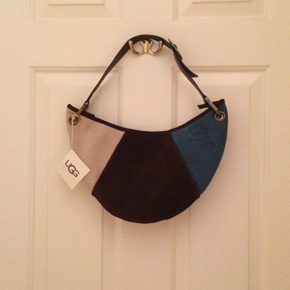 💥Reduced!!💥UGG. Sling purse.