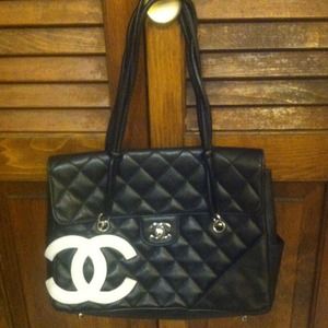 Medium CC black white logo shoulder bag purse