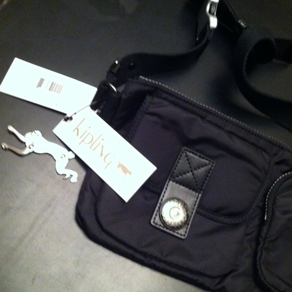 New with tags black Kipling bag w adjustable strap