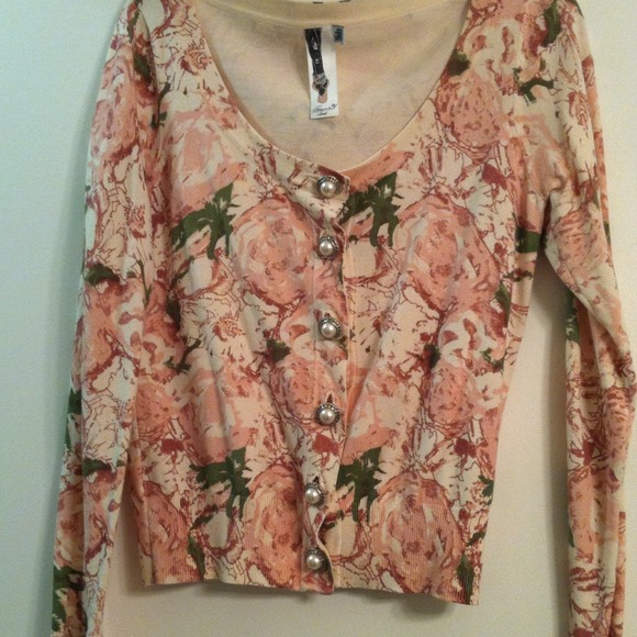 Pretty floral sweater