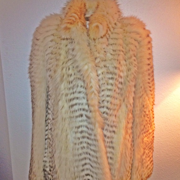 Fur coat cross Fox design full length super yummy! - Picture 3 of 4
