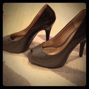 Grey Patent Peep toe Pumps