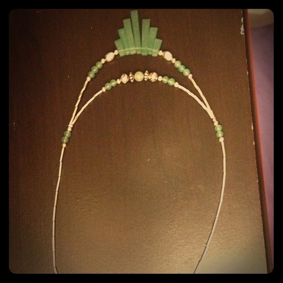 ❤SOLD IN BUNDLE❤ Jade and silver necklace