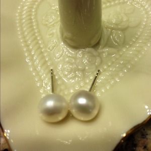 Fresh water pearl earrings silver post