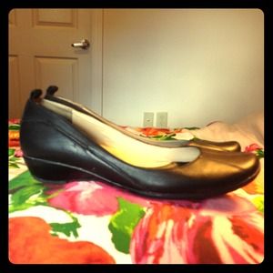 Comfortable black shoes