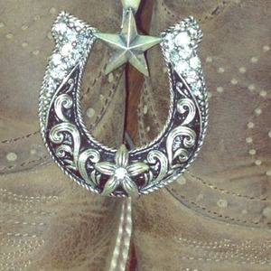 Horse shoe necklace :)