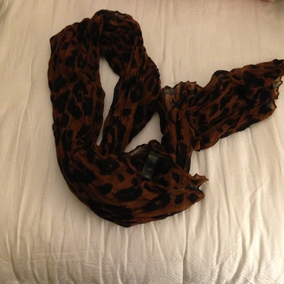 ❌Sold❌Cheetah Scarf