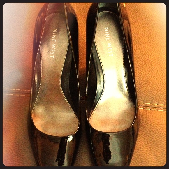 Nine West black pumps 8.5, heel abt 2 3/4 or 3inch