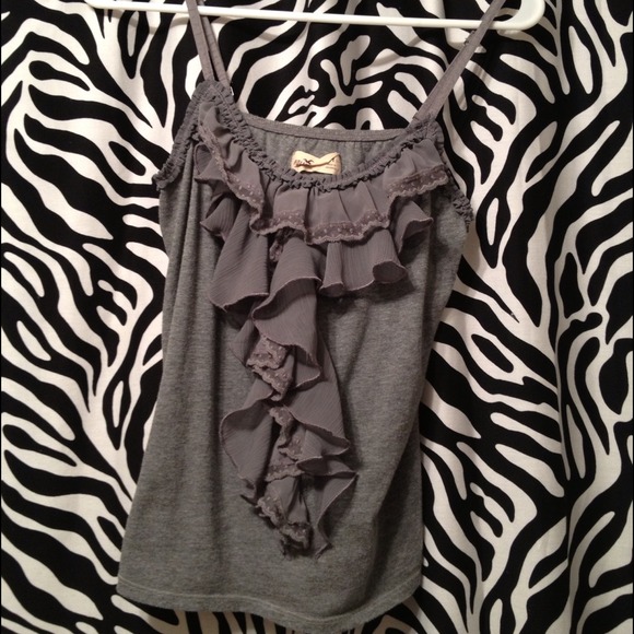 Stunning hollister tank🎈tradeed