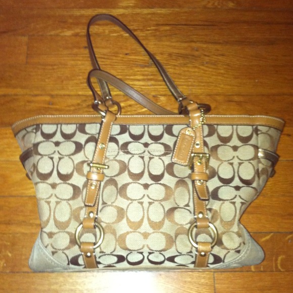 Coach Handbags - Authentic Coach Purse 💕