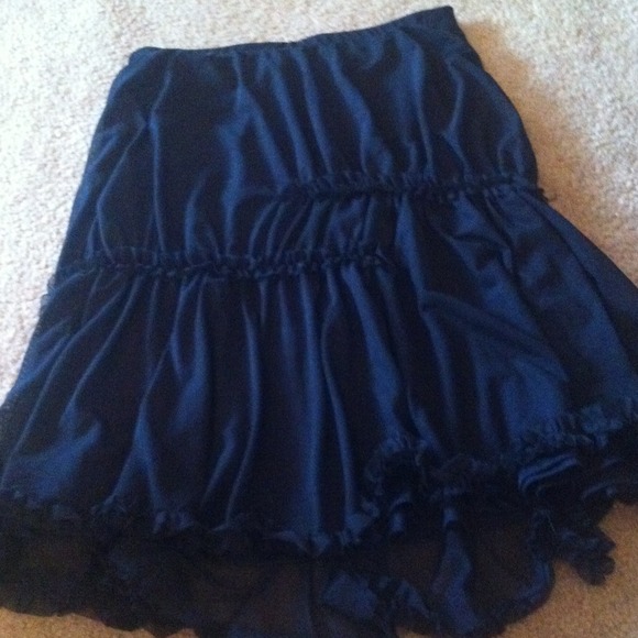 Adorable H & M ruffle swing skirt