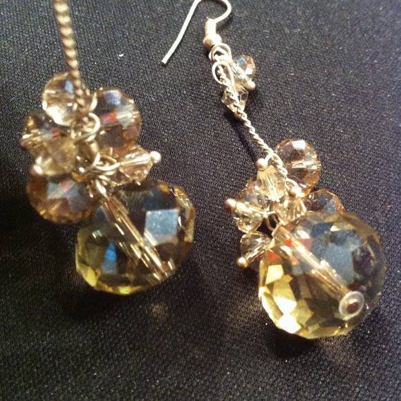 Earings - Picture 2 of 3