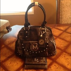 Beautiful large m hand bag wit matching wallet