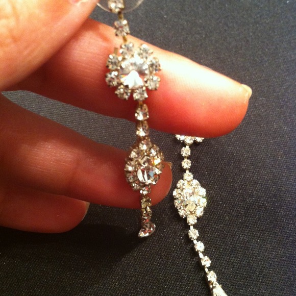 Earings - Picture 2 of 3