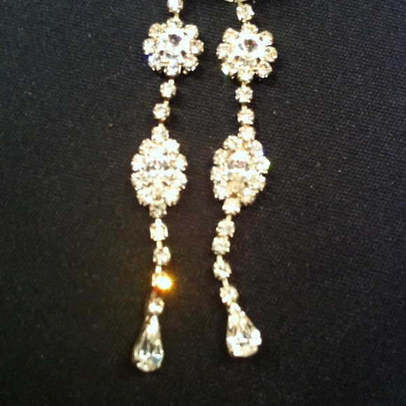 Earings - Picture 3 of 3