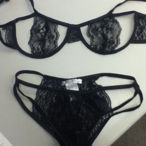 New Price! Sexy lingerie in black. Brand new.