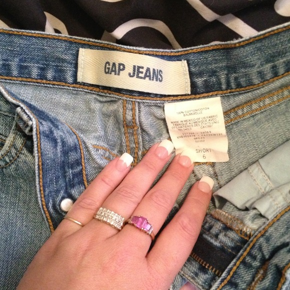 🚫🚫TRADED🚫🚫 @stacilyn22 Gap shorts size 6 - Picture 2 of 3