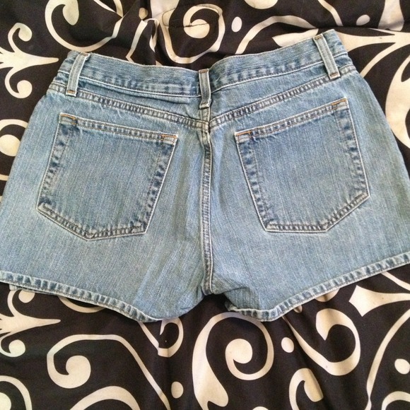 🚫🚫TRADED🚫🚫 @stacilyn22 Gap shorts size 6 - Picture 3 of 3