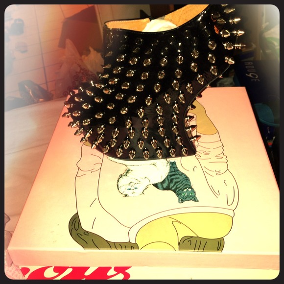 Jeffrey Campbell spikes.. Size 8 fit like a 7 1/2