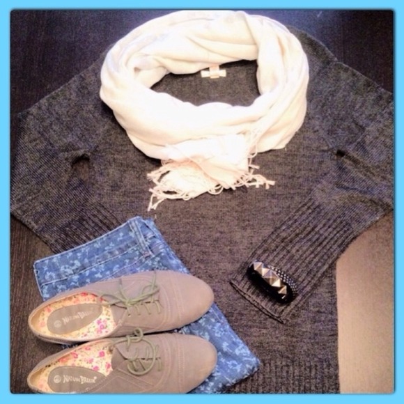 Sweaters - Picture 3 of 4