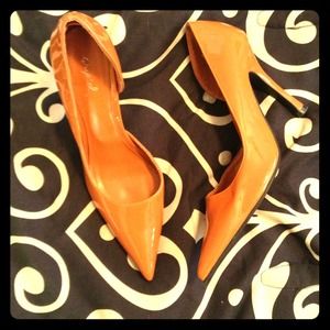 --TRADED-- @tiffanyadonnan Orange  heels.
